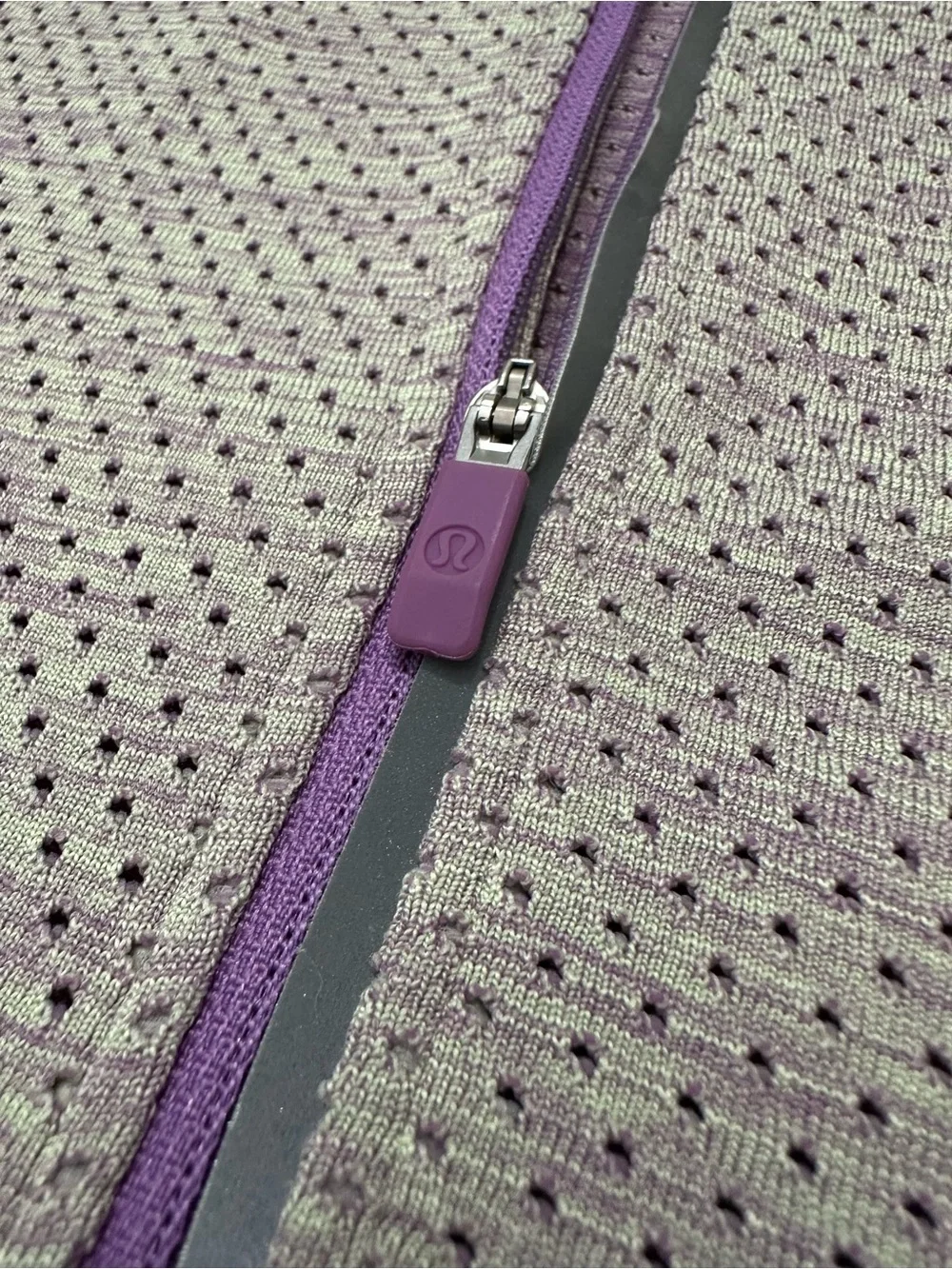 Lululemon quarter zip, lightweight, breathable. Women’s size XL - Picture 4 of 8